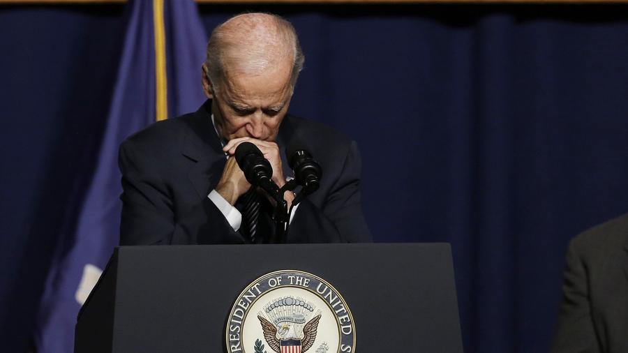 latimes's tweet image. In emotional interview with Stephen Colbert, Joe Biden opens up about son&apos;s death lat.ms/1L5xaXV