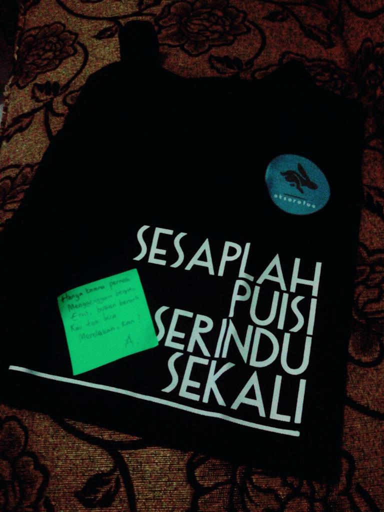 Tika_14rini's tweet photo. Hanya karna pernah menggenggam begitu erat, bukan berarti kau tak bisa merelakan, kan? @aksaratua asyikkk udah nyampe http://t.co/xJcX2Hshxx