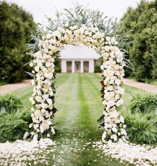 GuidesForBrides's tweet photo. Here comes the #bride! Lunchtime lust over this stunning #wedding aisle archway. http://t.co/X5opd8PUAY