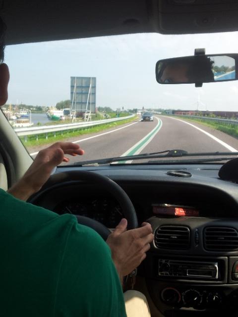 de_Frets's tweet photo. Op naar Sexbierum! #spelenvoordekleintjes #rodesokken http://t.co/FCjjQhi7v7