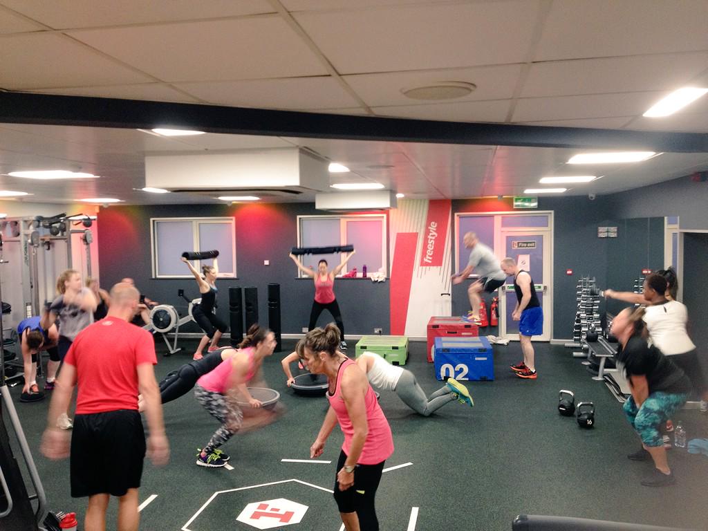 HollyAliceJames's tweet photo. @FitnessFirstUK @FFBournemouth @CharlieBanfield @robholbrookfc  6.15 Cross training #packed #greatenergy #fullofbeans http://t.co/0dqlwCOHZ6