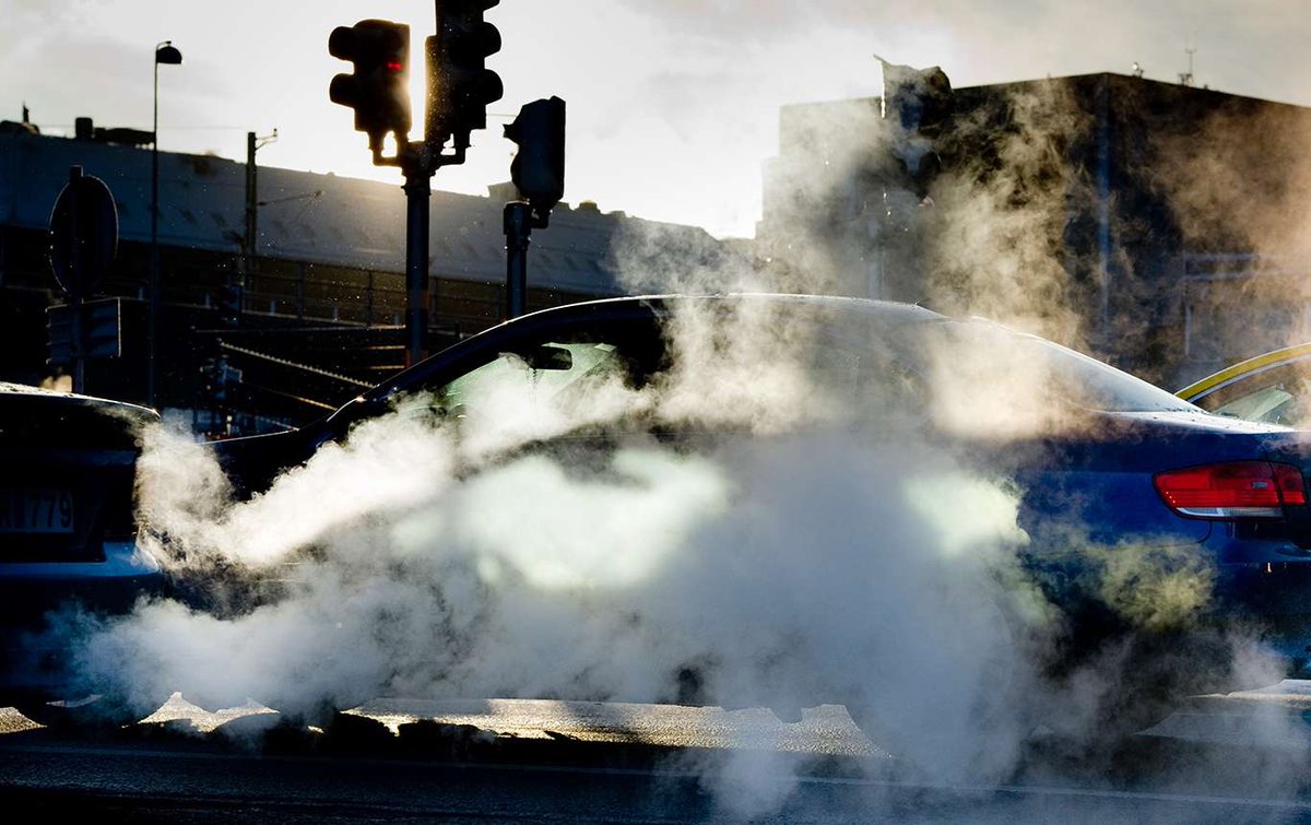 Машина дым масла. Машина дым масла. Выхлопных газов автомобиля. Автомобильные выхлопы. Дым для машины в салон.