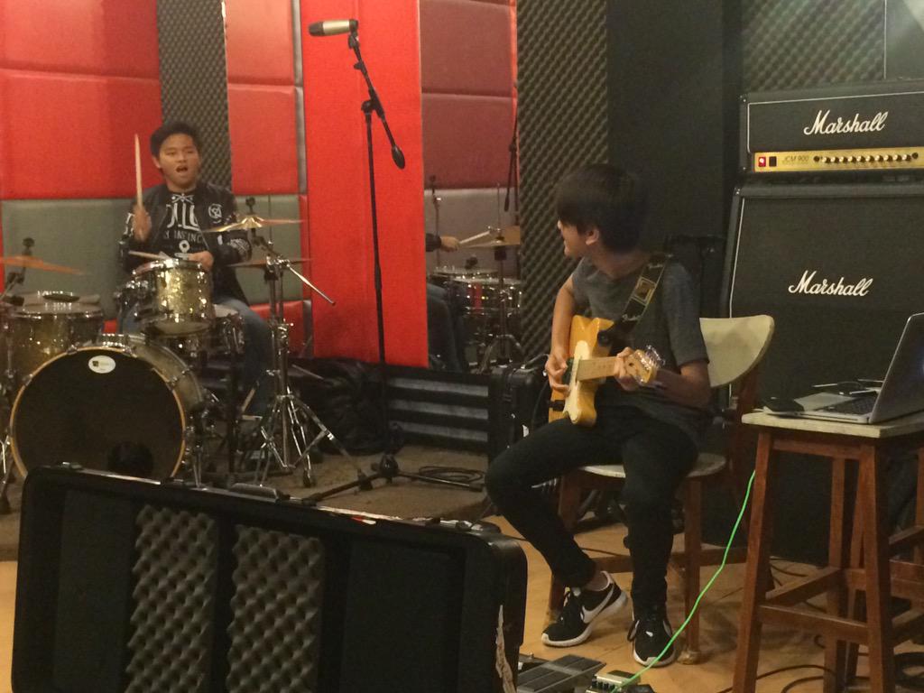 dinidinda's tweet photo. Semangat bgt ni buat #CJRatRollingStoneCafe . Yuk yg belom beli tiketnya cuz hub @nhoerbaya . http://t.co/kC4pk10KVW