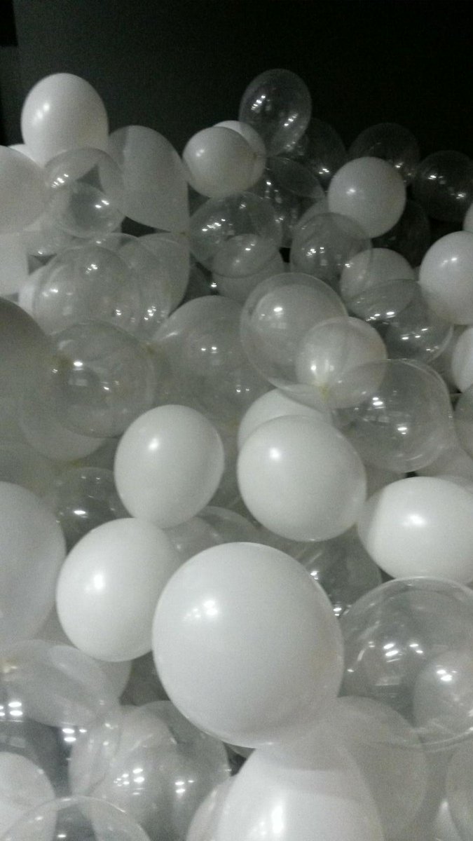 UStAEnts's tweet photo. The mountain of balloons for tonight has begun! Are you excited yet? @yourfreshers #FreshSaints http://t.co/N7Fnwqxb6y