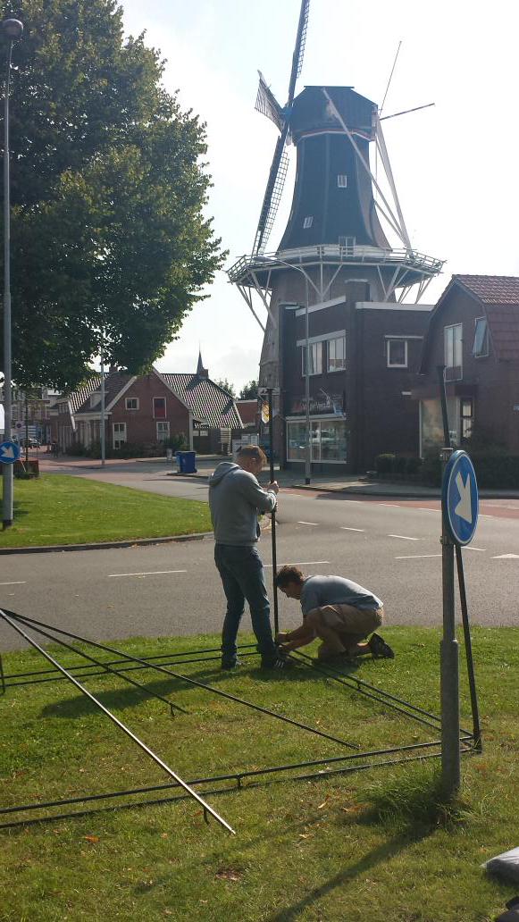 dattelt's tweet photo. Tent opbouwen voor @RUNWINSCHOTEN  #dattelt #team=100 http://t.co/CC83BaH4Rk