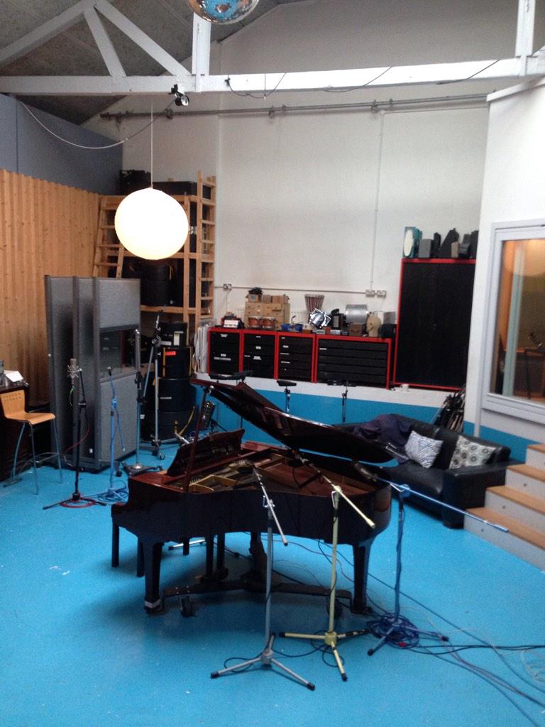 LorneMusic's tweet image. Time to record piano for studio version of Bread Alone at The Pool @milocostudios @danielmoyler #BreadAlone