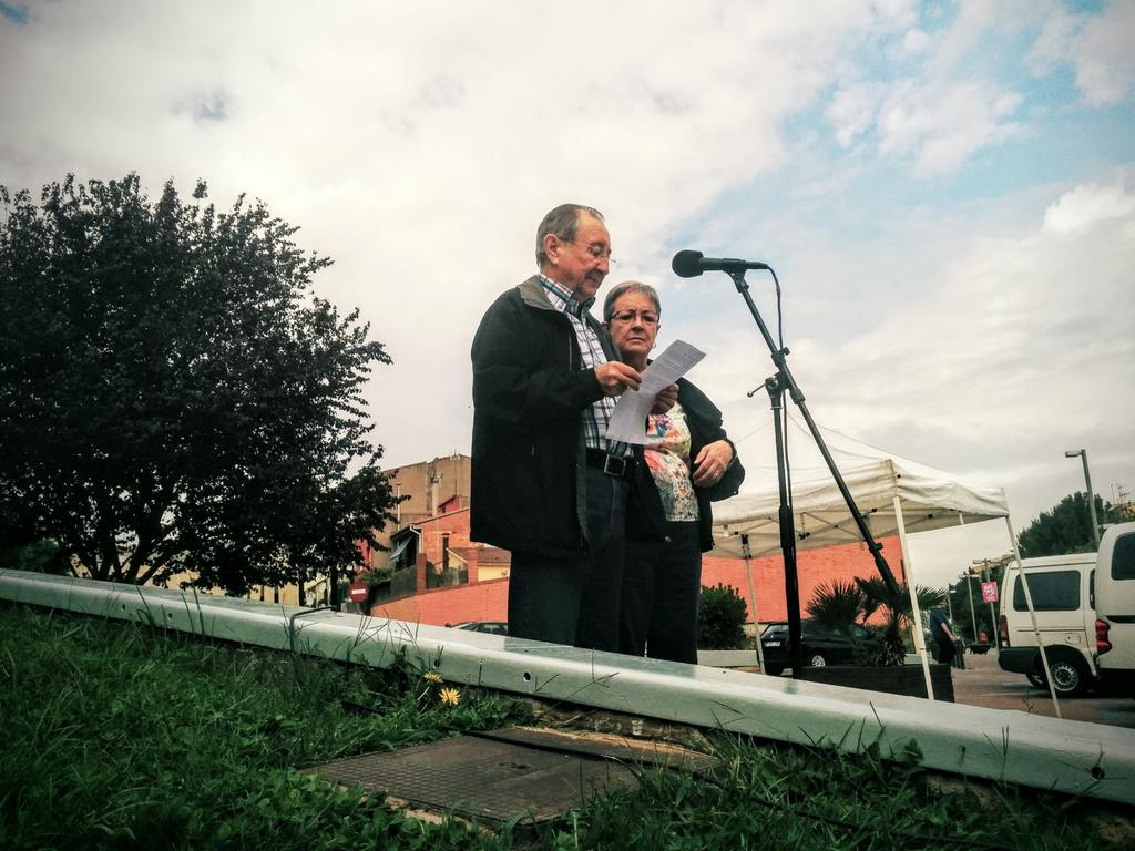 Erc_sab's tweet photo. Acte d'homenatge a Joan Lladó i Caus, un dels fundadors de la Secció Local d'ERC a Sant Andreu de la Barca. http://t.co/c3pkQ3d2lh