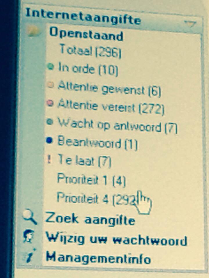 POL_Rotterdam's tweet photo. De collega's van het Regionaal Service Center verzorgen ook de afhandeling van uw internetaangifte. #fijnbezig ^mke http://t.co/2UzV7NEKiF