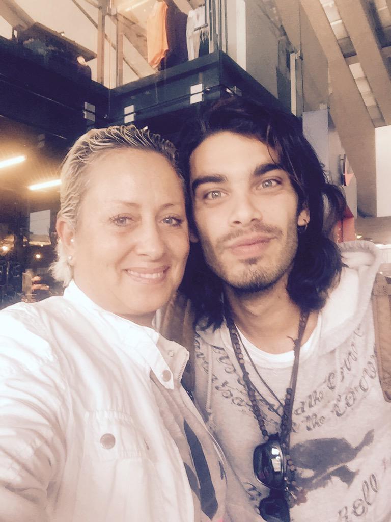 CarolynSmith51's tweet photo. Che sorpresa a vederti oggi alla stazione @Stesablas 6unico 6 simpatico 6 un amore http://t.co/LIzvPLqt5R