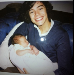 starkylesx's tweet photo. se ricordi quando queste vennero fuori:complimenti sei nel fandom da una vita e stai invecchiando #HappyBirthdayLux http://t.co/ltJU1A9EKA