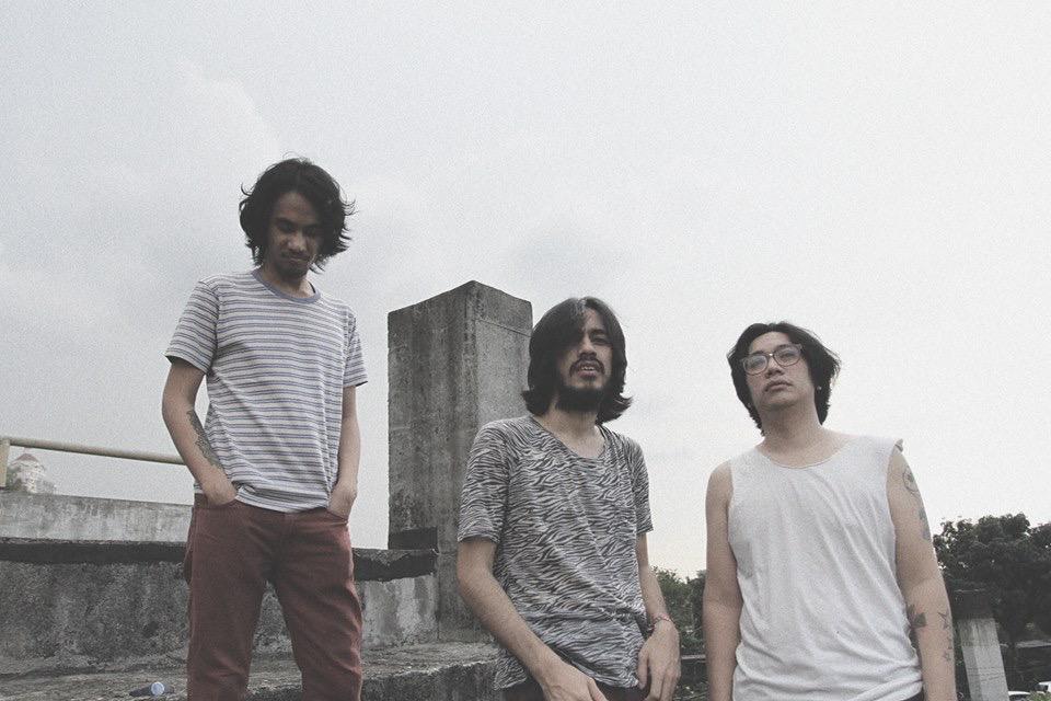 Band brengsek KELOMPOK PENERBANG ROKET akan menyemburkan musik rock berbahaya di #RICfest2015! rockincelebes.com/line-up/