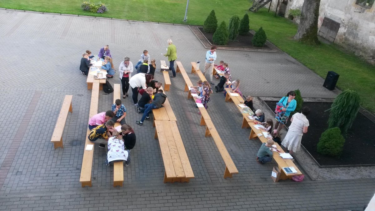 Alsungasnovads's tweet image. Alsungas pilspagalmā Dzejas dienai veltīts pasākums, ko organizē skola sadarbībā ar muzeju.