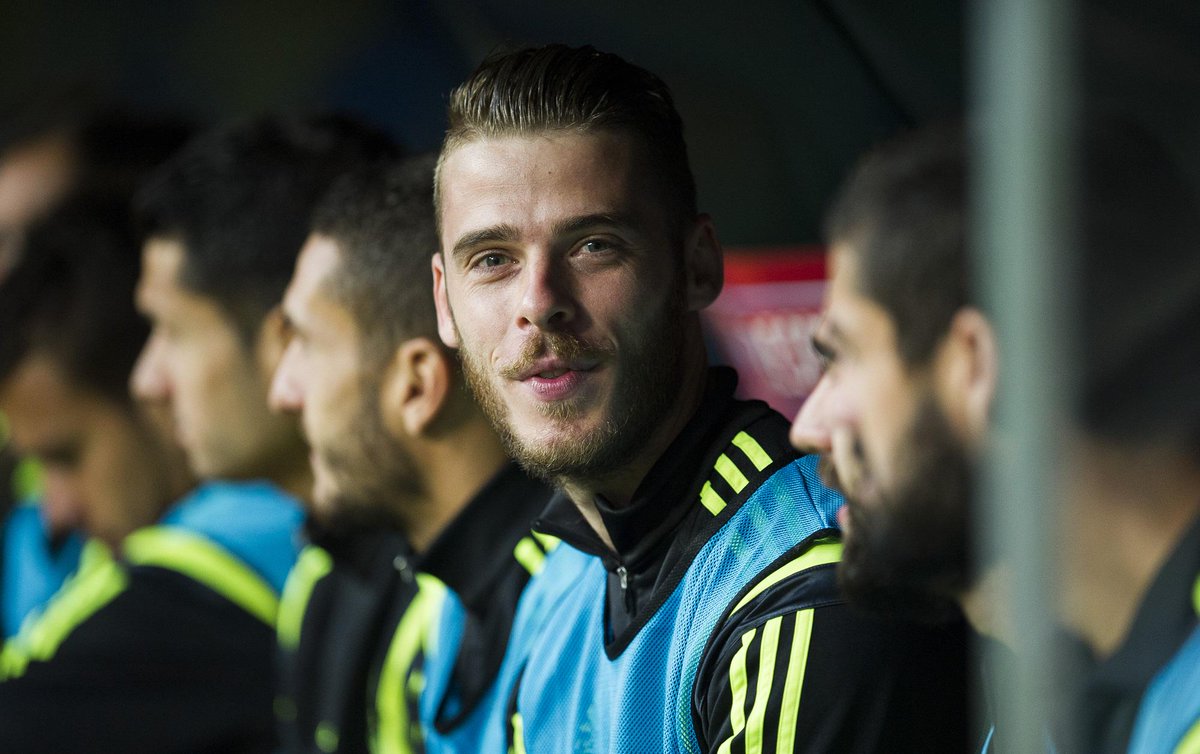 BBCSport's tweet image. David De Gea's new deal will keep him at Manchester United until at least 2019. 

bbc.in/1K1BJ3b #mufc