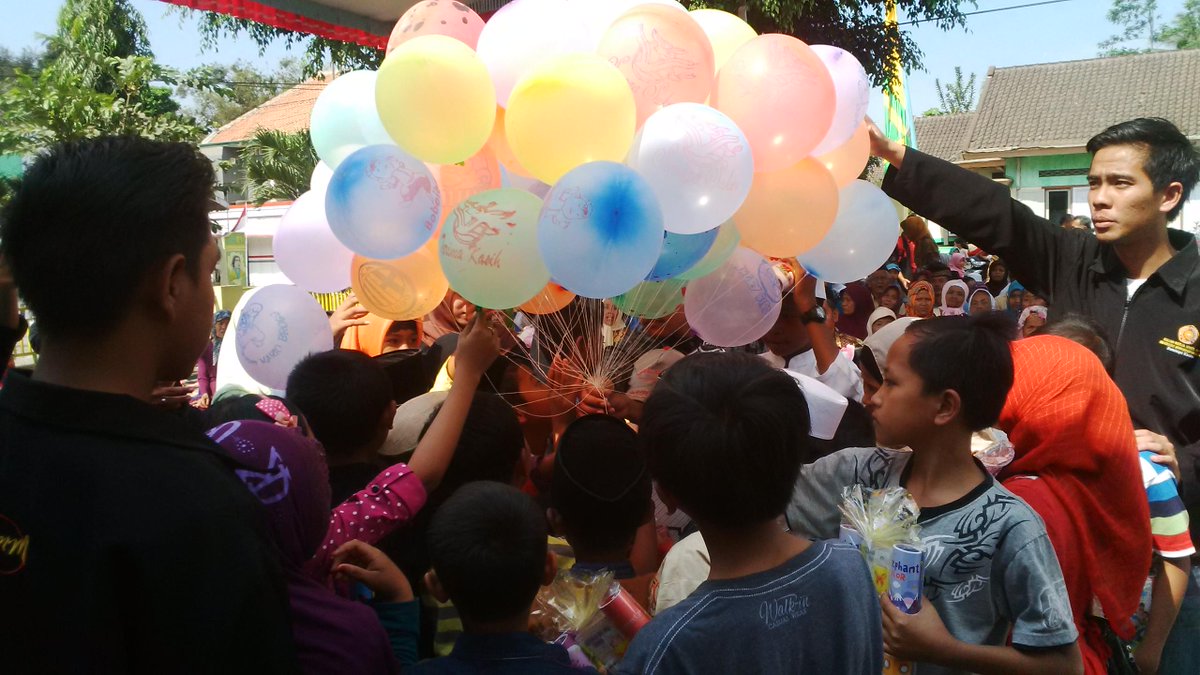 Berbagi harapan.. menaikkan harapan ke langit semoga mereka menjadi doa keberhasilan mereka kelak