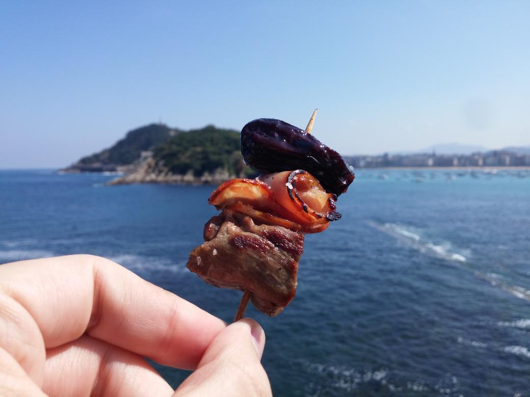 jantwo_eu's tweet photo. Un marco incomparable el de la III Semana de la Piparra y de la Sidra, en la fantástica terraza del Branka. http://t.co/Xk2gbgBwNT