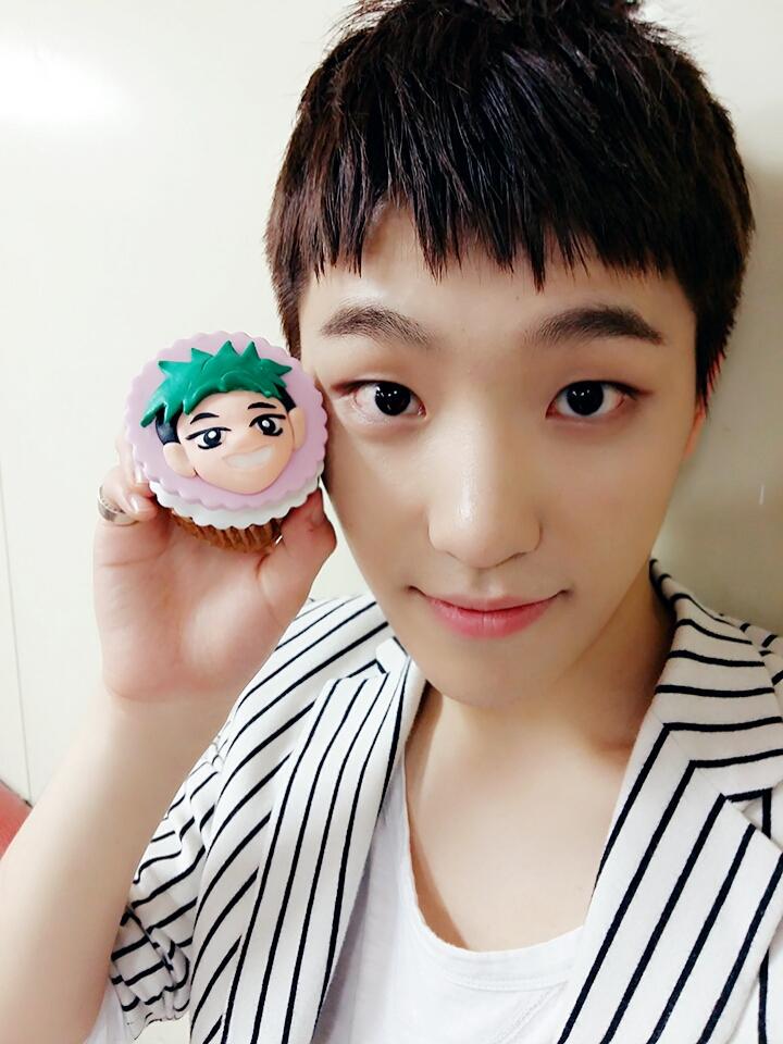 pledis_17's tweet image. [17's 디노] 밖에 비오니깐 조심하시구 이번에 정말 #만세  활동도 기대해주시고 많이 사랑해주세요♥♥ 다음에 또 올게요 자주 봐요