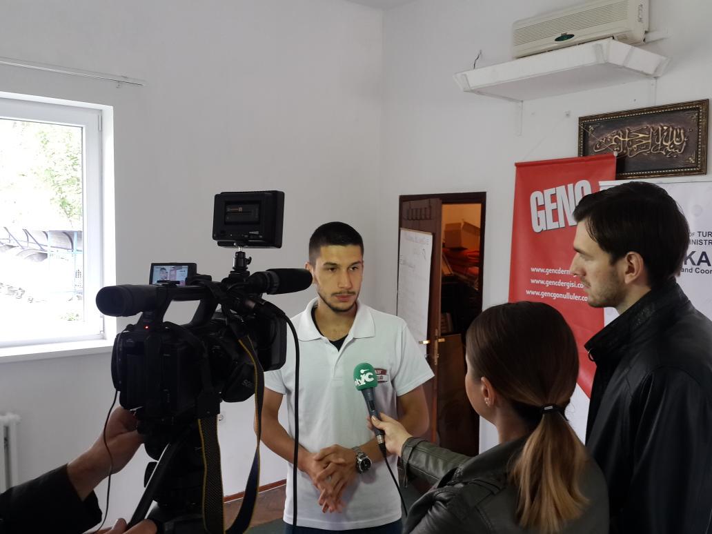 Yunus Emre GÜRCAN (@tefrit) on Twitter photo Fotoğraf kötü, ben çok cirkinim ama insallah yaptklarmiz guzeldir. Kakanj televizyonuna UGED'i anlattık.<a href="/gencdernegi/">Genç Derneği</a> Fotoğraf kötü, ben çok cirkinim ama insallah yaptklarmiz guzeldir. Kakanj televizyonuna UGED'i anlattık.<a href="/gencdernegi/">Genç Derneği</a>