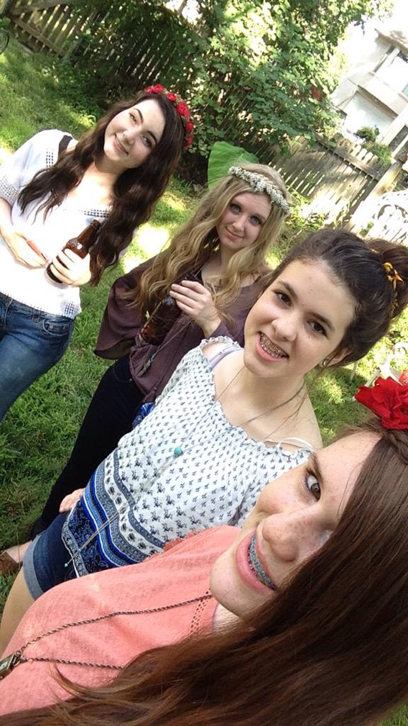 Amanda_Grace4's tweet photo. @SraPredmore #mimejorselfiees #hora2 #español2 http://t.co/he7yuCA7p3