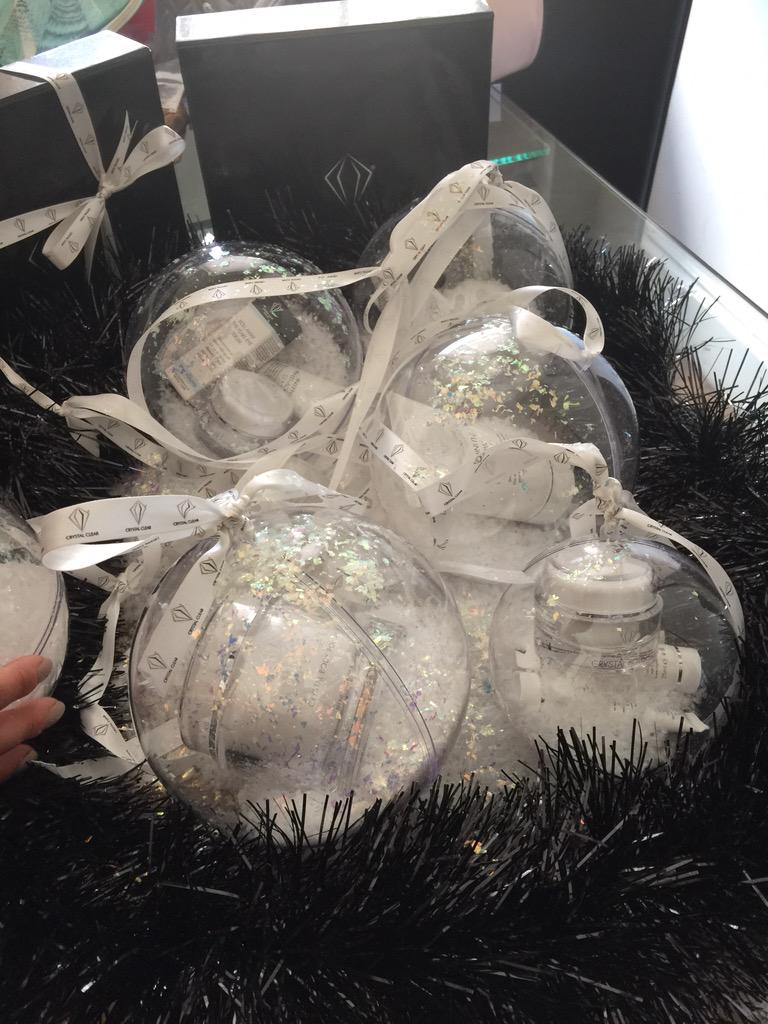 sharonhilditch1's tweet photo. @sharonhilditch1 @mackyjacky @crystalclearskn @lesleywilks #christmascomeearly @ClareJSweeney http://t.co/Eid41e75ke