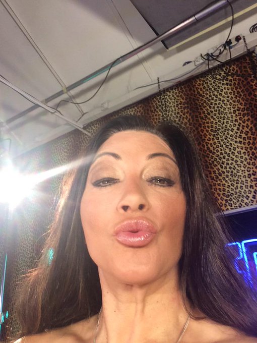 Come boys call me http://t.co/O2VCt7JoSo