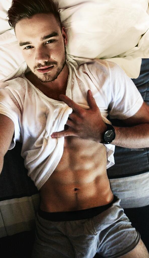 jakolbata15's tweet photo. Louis and Liam 👅😍 #OneDirection #bulgespotting http://t.co/Qb51GhLOh9