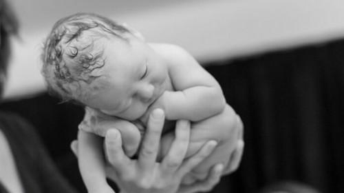 LINDAnieuws's tweet photo. Mooie fotoserie: 23 x zo past een baby dus in je buik  - http://t.co/FqKVSP6TxZ http://t.co/Dli3JFZg4t