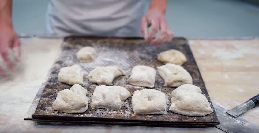 Ruokatieto's tweet photo. Juhli huomista viljan päivää: katso leipurin #maistuvaammatti​-video! https://t.co/m0C90Yzzbk #ruokaketju @PSokura http://t.co/VB5ljxGFZT