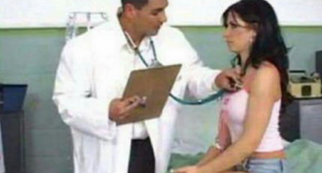 ldealista's tweet photo. Vale, que es porno y van a follar, pero al menos podría ponerse el fonendoscopio en las orejas para auscultar. http://t.co/be8uk8Lq7o