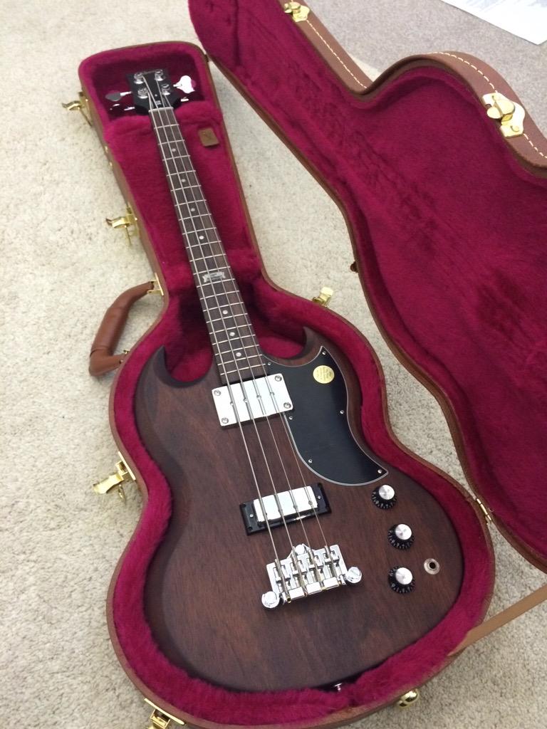 cat__noise's tweet photo. Happy Birthday to me! Finally arrived! #gibson #usa #sg #bass #thomman http://t.co/tgPOTNbhSA
