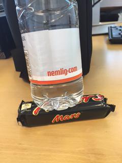 nemligcom's tweet photo. Vi har fundet vand på mars! #fredagshumor #astroandreas #rumrejsendk #mars #nemligcom http://t.co/8GaqC8wpD7