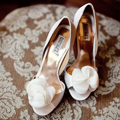KleinfeldCanada's tweet photo. Follow us &amp; RT this tweet for a chance to win your choice of @BadgleyMischka shoes http://t.co/6FIGGhBzdK http://t.co/ZvqJys9HkO