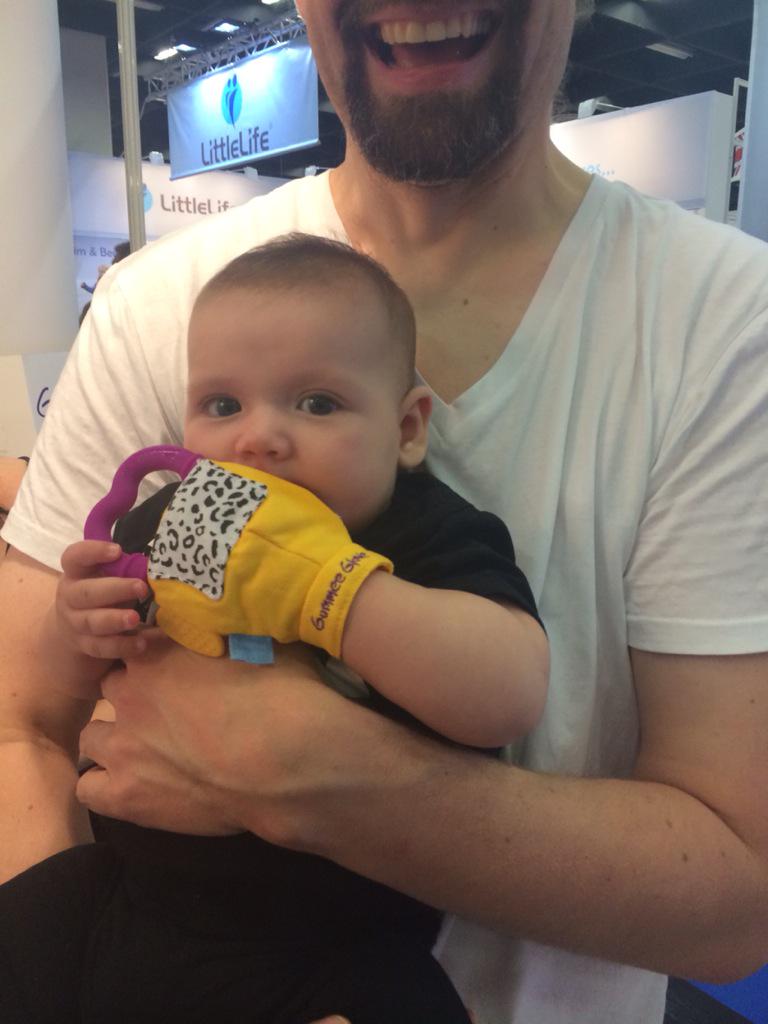 gummeeteething's tweet photo. Love this little Gummee gLOVER who came to see us at @kindundjugend #teething #kuj15 #teethingmitt #entrepreneur http://t.co/Ur5TrLyRMa