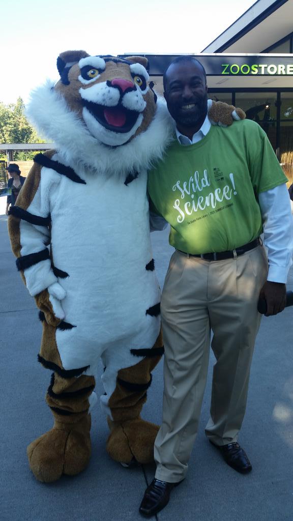 rachaelrose77's tweet photo. Tiger is our *biggest* @SPLBuzz fan! Come and see him & City Lib MT @woodlandparkzoo #splsol15 http://t.co/18uEw7Cl7s