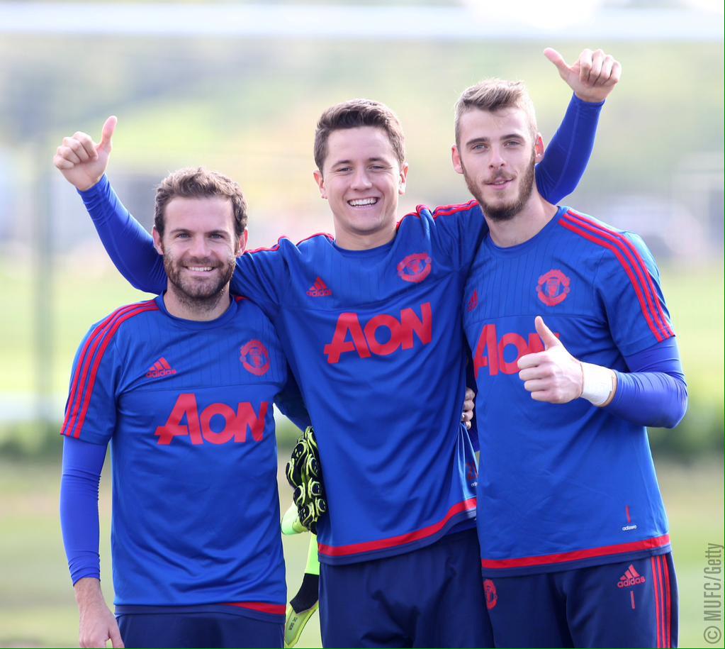 UtdIndoPASER's tweet photo. Semoga De Heyya bisa bermain bagus kembali seprti sebelumnya #MUFC #DaveStays http://t.co/gkQPzpnDf8
