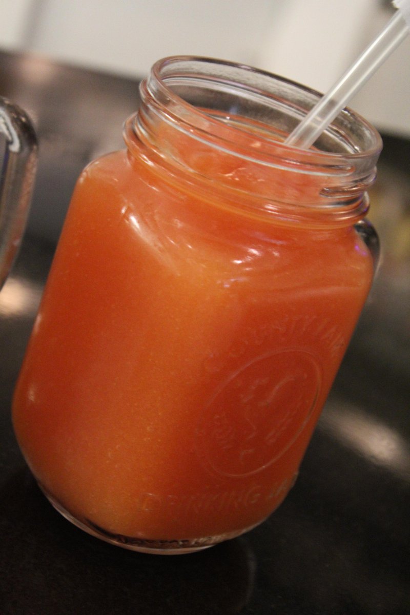 CafeMetAlbrook's tweet photo. Tu licuado favorito disfrútalo en #cafemet #albrookmall #papaya http://t.co/DOZ7p3ml8R