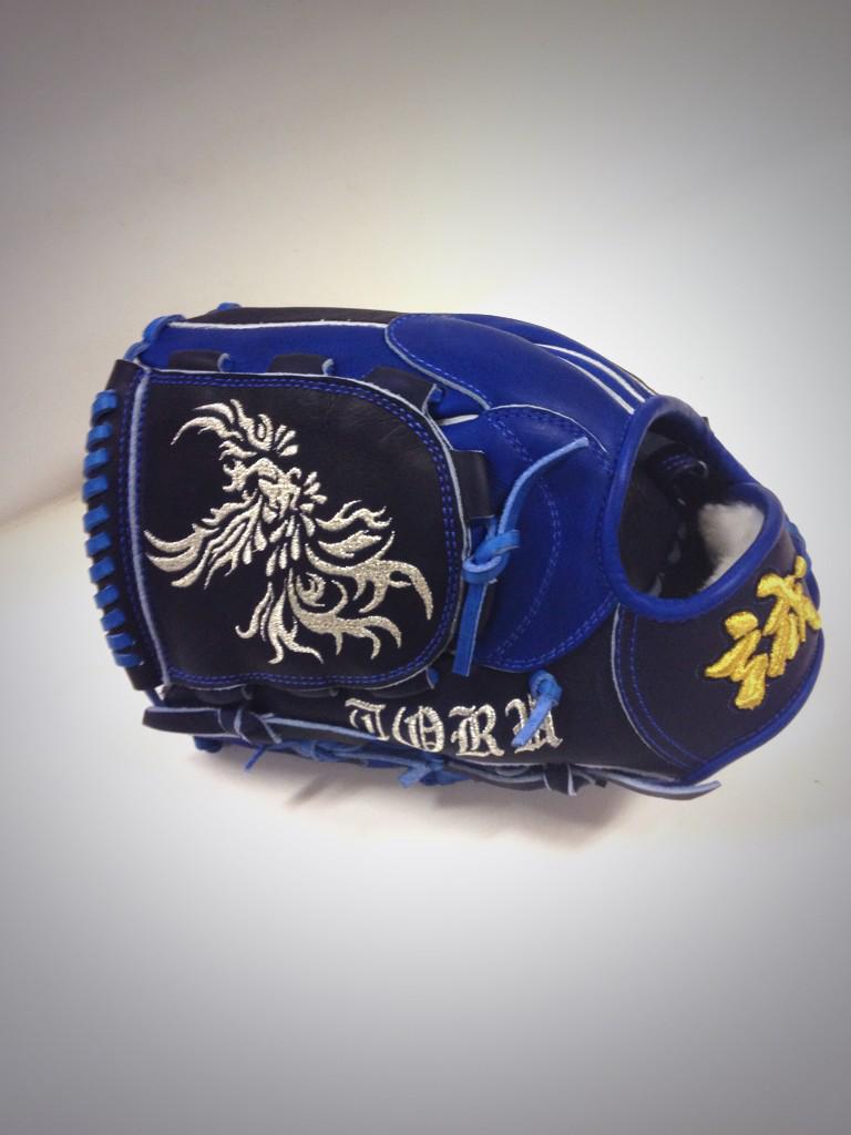 誠グローブ ブルー ネイビーのかっこいいオーダーです 渋いー そして 不死鳥の刺繍です Http T Co Dqrggikmo8 Twitter