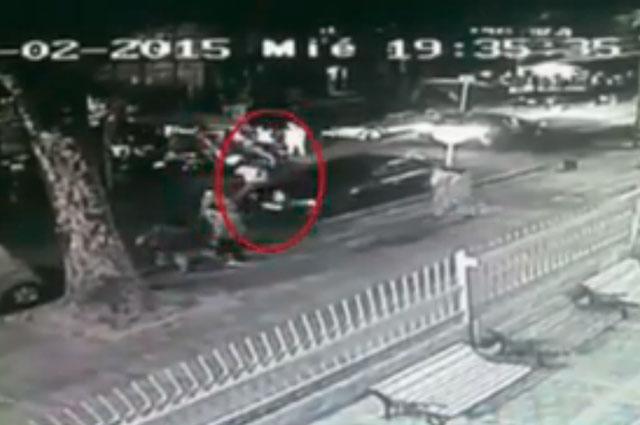 NoticiasCaracol's tweet photo. Con estos videos y placas de taxi, buscan a hombre que lanzó ácido a Jenny Pardo http://t.co/gILaeqxdFO http://t.co/XIdAhwWb4W