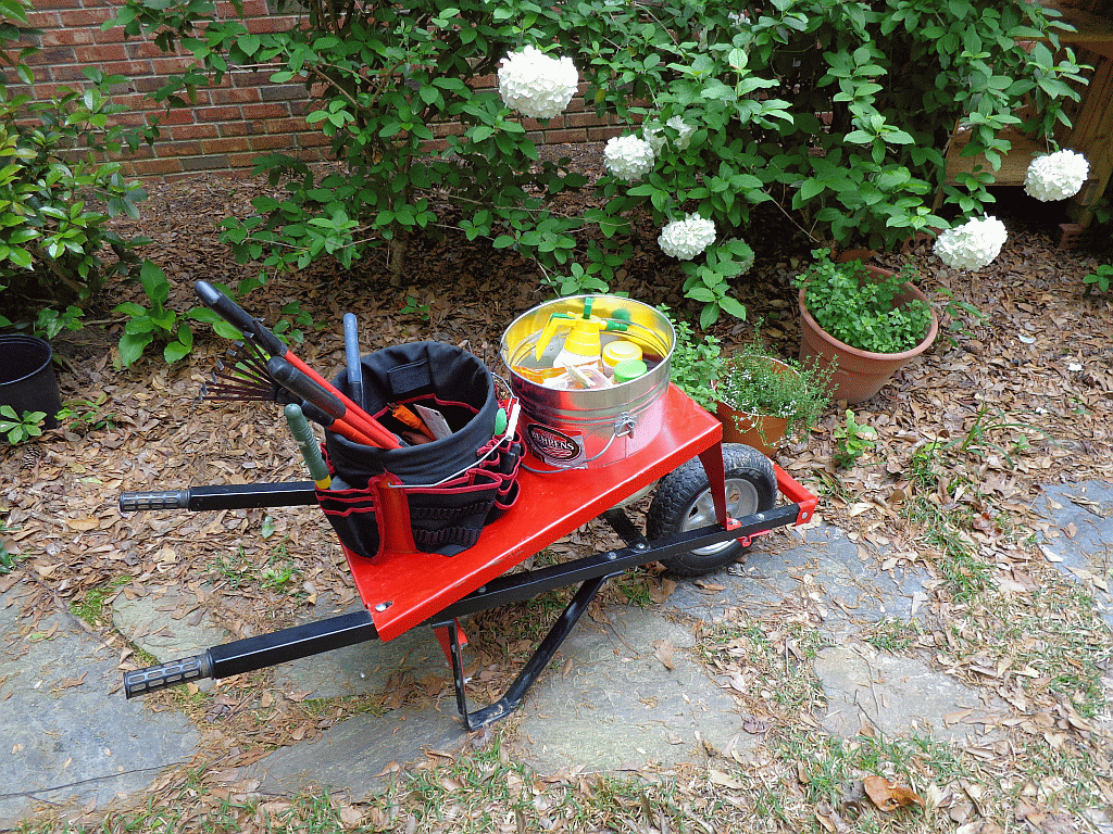 BolderInnov's tweet photo. Keep and carry all of your gardening tools and supplies with ease - in stores soon  #gardenchat #gardening http://t.co/KhazrSPWgA