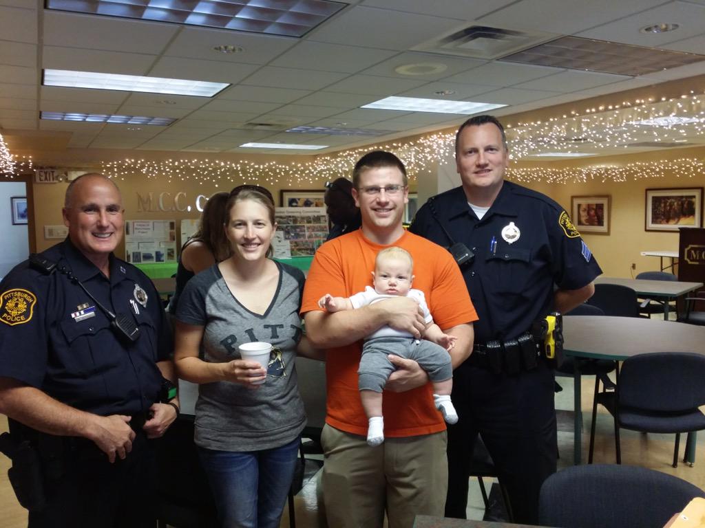 Citizens of all ages stopping by #CoffeeWithACop this afternoon in Manchester.