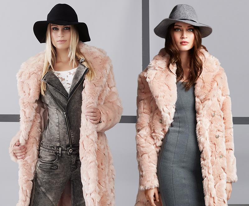 Hoe je deze funfur jas van <a href="/supertrash/">Supertrash</a> ook draagt... koud zal je het niet krijgen! iturl.nl/sn6Nbof