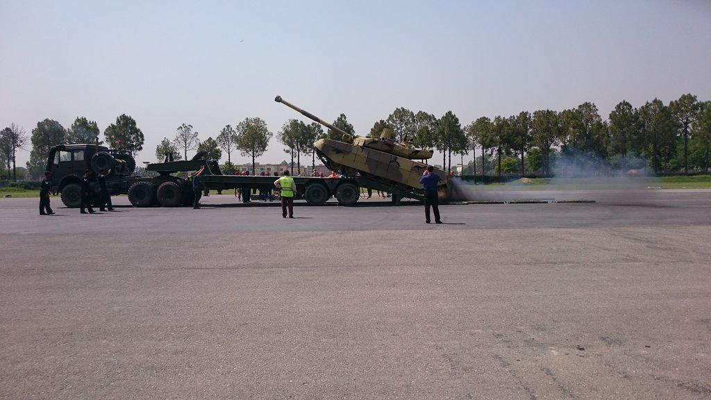 باكستان قد تشتري دبابات T-84 Oplot من اوكرانيا  COogcOJWIAALC0Y
