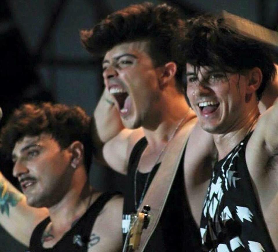 hugxmee's tweet photo. Sei una kolored? Li ami più della vita? Vuoi a tutti i costi che vincano? SEMPLICE, RT! #MTVEMA #NominoTheKolors http://t.co/DmweswMyxB