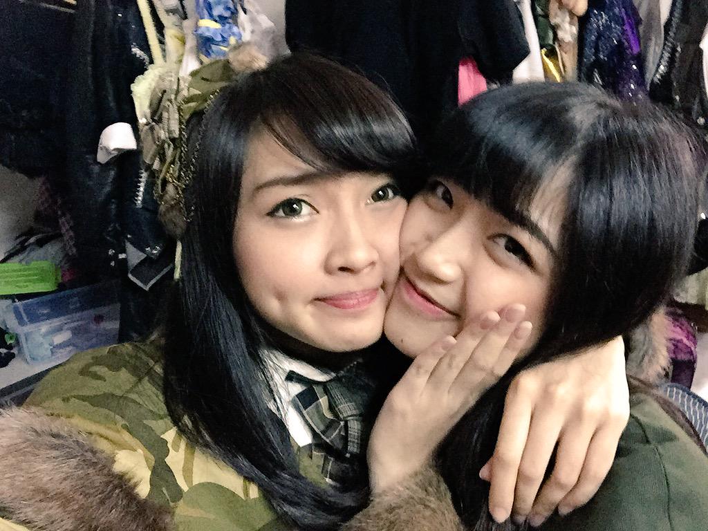 SinkaJ_JKT48's tweet photo. Kami berdua yang mukanya pipi semua mengucapkan terimakasih banyak yang sudah datang ke theater. Salam aummOinkkk 🐕🐷 http://t.co/RhH2MB0B1p