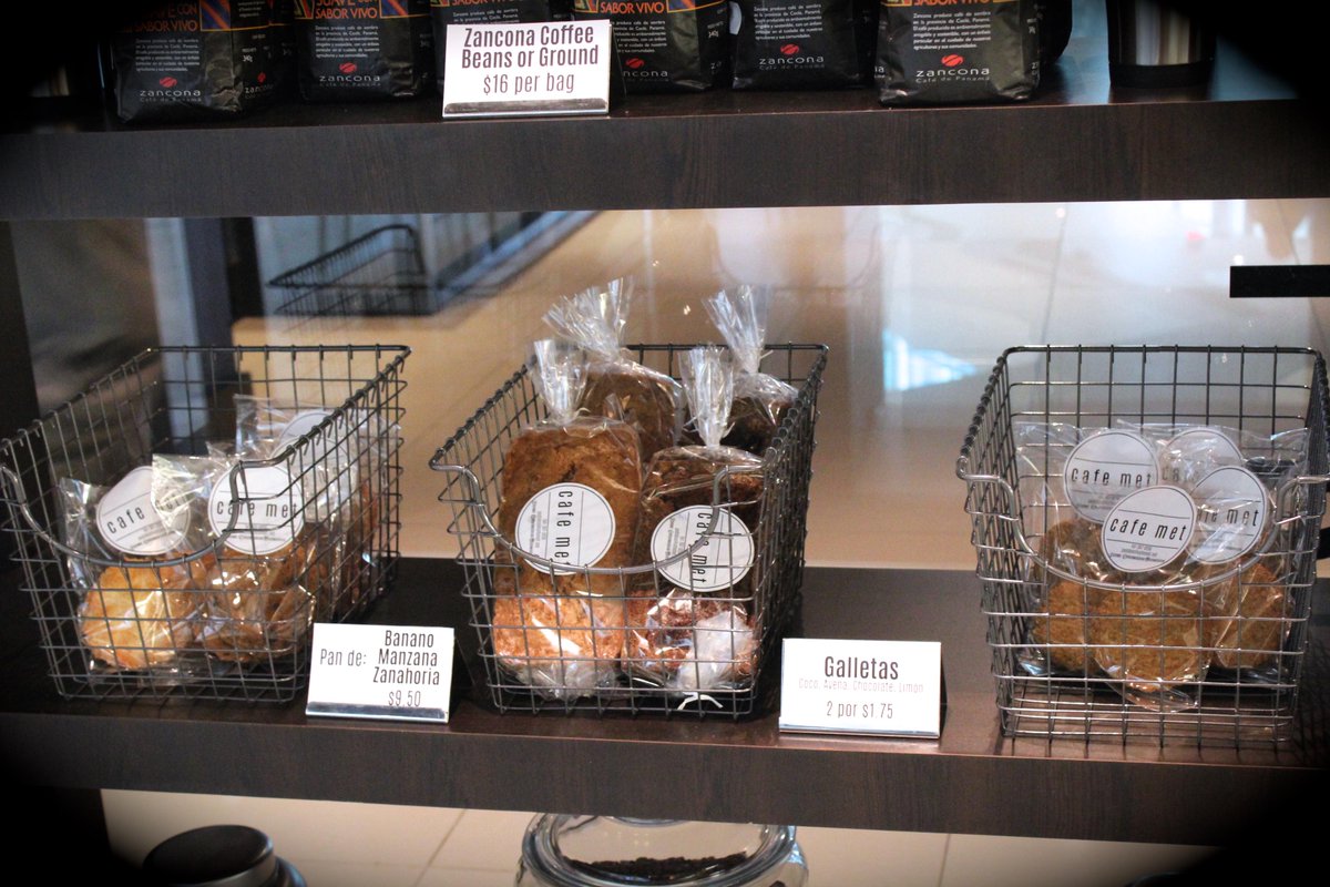 CafeMetAlbrook's tweet photo. Galletas de avena, coco &amp; chocolate chips, obsequio ideal para los amantes del dulce! #cafemet #albrookmall http://t.co/GWViZIQr7S