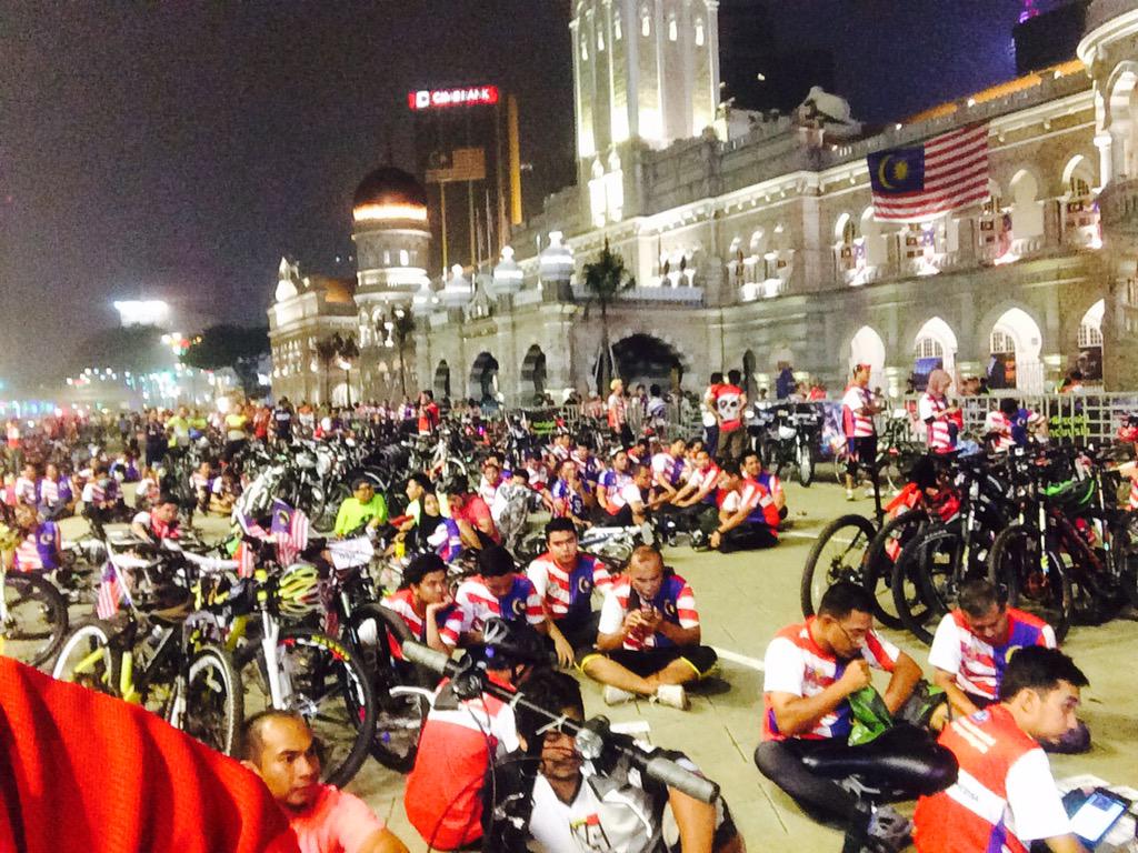 Tahniah bro <a href="/NazirHussin79/">Nazir Hussin</a> atas penganjuran #MalaysiaDayRide2015 yang hebat dan berjaya mendapat MBR