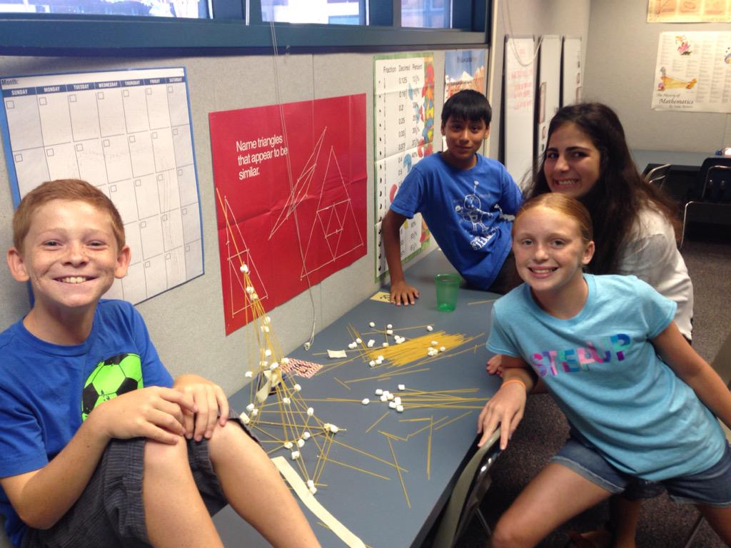 HMSmathrocks's tweet image. Tallest tower winner 6th grade. 24 inches tall #hillsdalehuskies #mathcanbefun