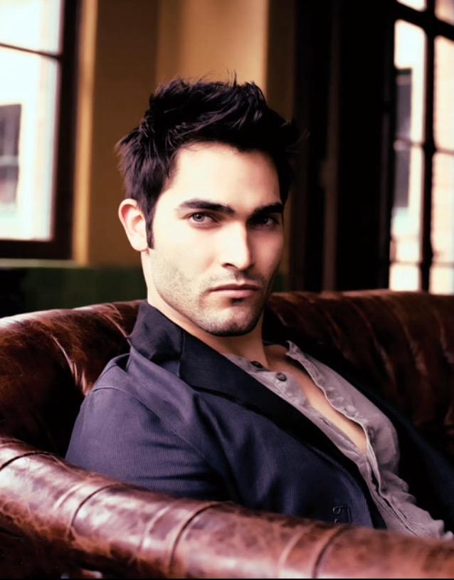 HAPPY BDAY TO TYLER HOECHLIN AKA DEREK HALE AKA MY ACTUAL HUSBAND HOW IS THIS MAN REAL 