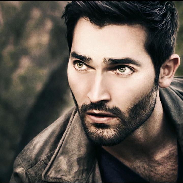 Happy Birthday Tyler Hoechlin      