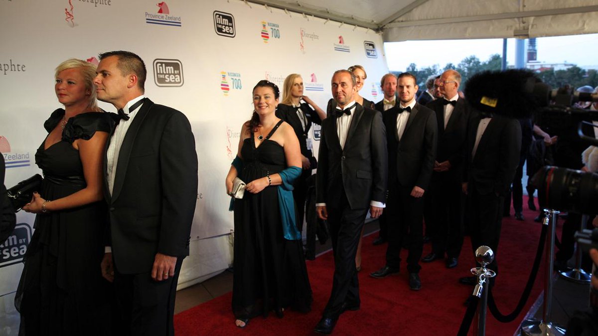 Beroemdheden sieren openingsgala Film by the Sea. Bekijk de foto's omroepzeeland.nl/nieuws/2015-09…