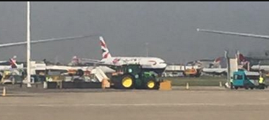 AirNavRadar's tweet photo. Earlier today #BA292 landed at LHR with technical fault, south runway was closed for a moment http://t.co/aclKdgmBTx http://t.co/DUu1fwZx87